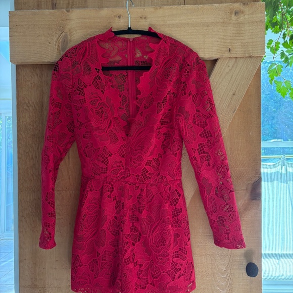 Red lace short jumpsuit - Picture 2 of 5